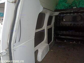 2019-nissan-nv200-1447083-46807530