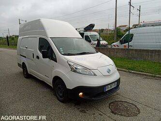 2018-nissan-nv200-1447084-46807533