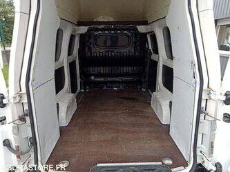 2018-nissan-nv200-1447084-46807538