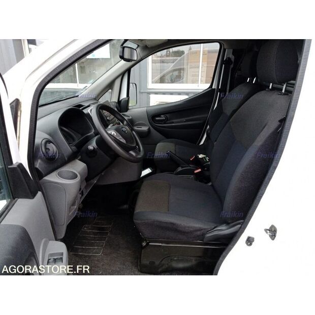 2018 NISSAN NV200-46807543