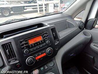 2018-nissan-nv200-1447084-46807546