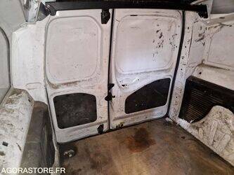 2015-peugeot-partner-1447094-46807688