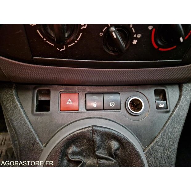 2015 Peugeot PARTNER-46807712