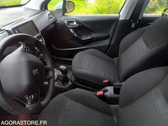 2018-peugeot-208-1447097-46807737
