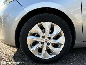 2015-renault-zoe-1447100-46807800