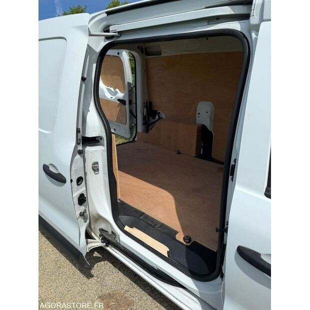 2021 Renault Express-46807808