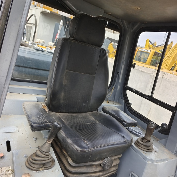 2023 Caterpillar D5K-46807921