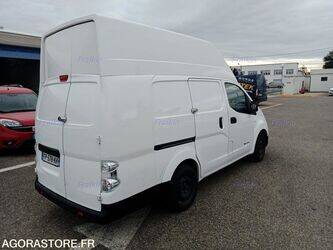 2020-nissan-nv200-1447122-46808211