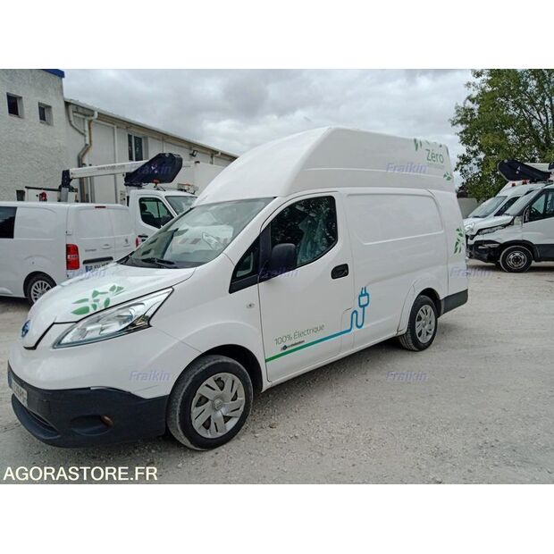 2018 NISSAN NV200-46808257