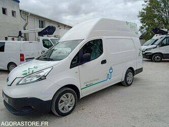 2018-nissan-nv200-1447125-46808257