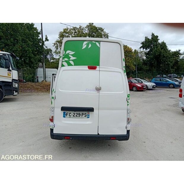 2018 NISSAN NV200-46808260