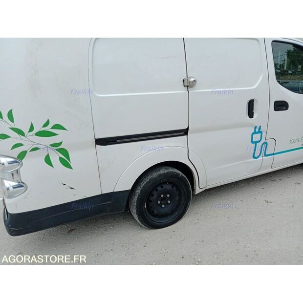 2018 NISSAN NV200-46808261