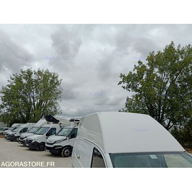 2018 NISSAN NV200-46808265