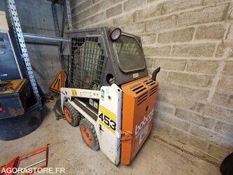 صورة ل لوادر صغيرة بوبكات 453