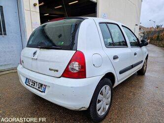 2010-renault-clio-1447135-46808441