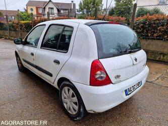 2010-renault-clio-1447135-46808442