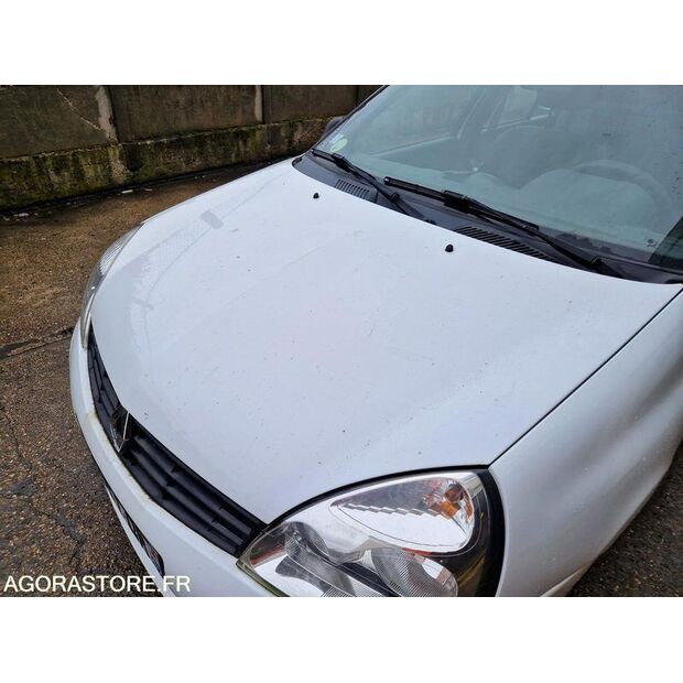 2010 Renault Clio-46808443