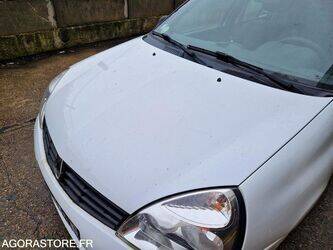 2010-renault-clio-1447135-46808443