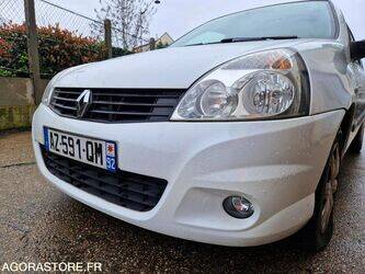 2010-renault-clio-1447135-46808444