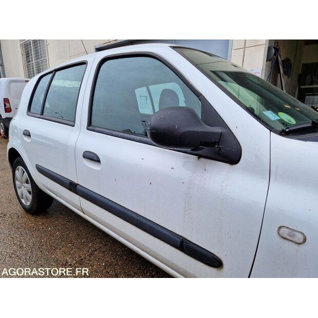 2010 Renault Clio-46808447