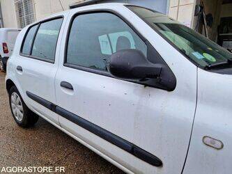 2010-renault-clio-1447135-46808447