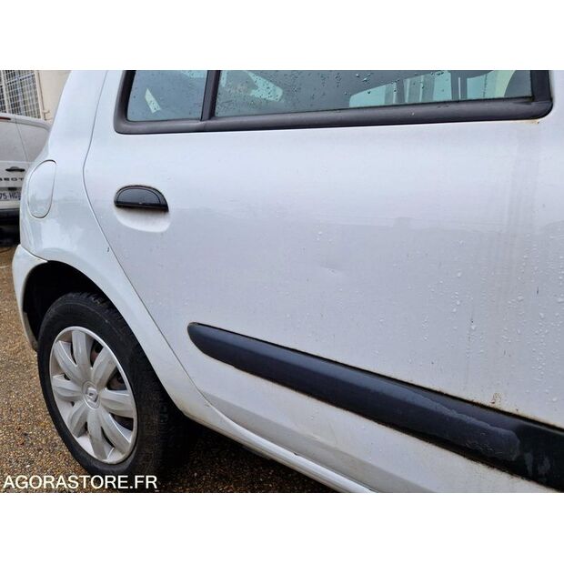 2010 Renault Clio-46808449