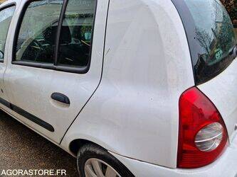 2010-renault-clio-1447135-46808455