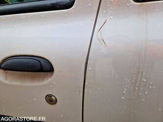 2010-renault-clio-1447135-46808461