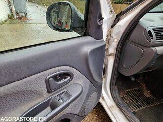 2010-renault-clio-1447135-46808463