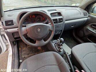 2010-renault-clio-1447135-46808464