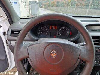 2010-renault-clio-1447135-46808467