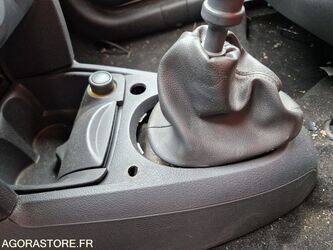 2010-renault-clio-1447135-46808468