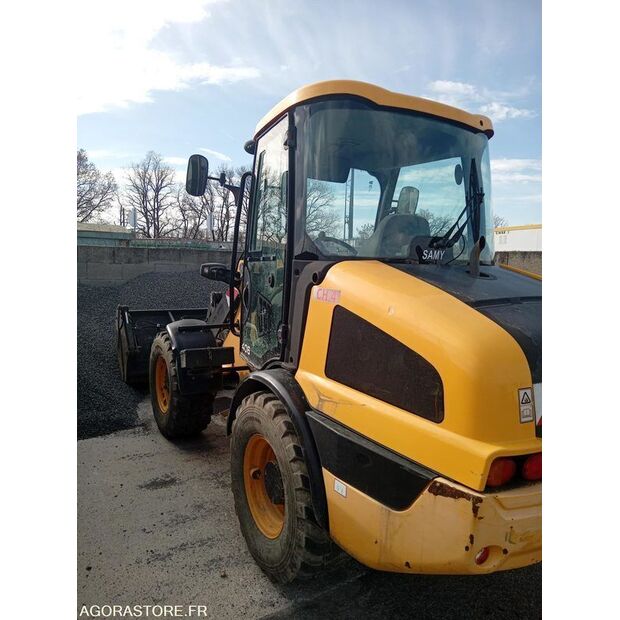 2016 جيه سي بي 406-46808483