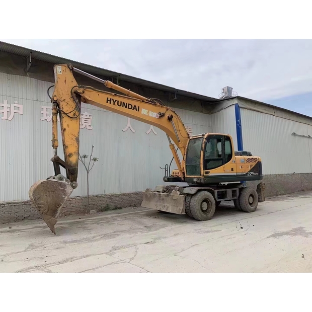 2022 هيونداي 225W-9-46808772