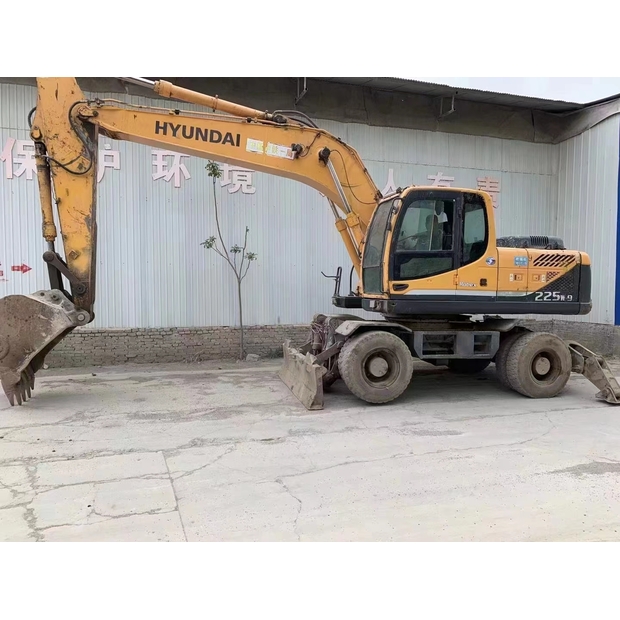 2022 هيونداي 225W-9-46808774