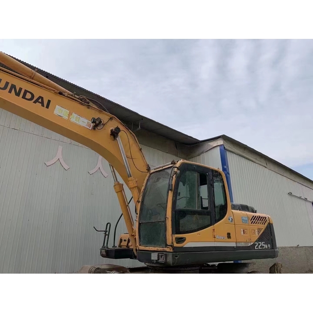 2022 هيونداي 225W-9-46808775