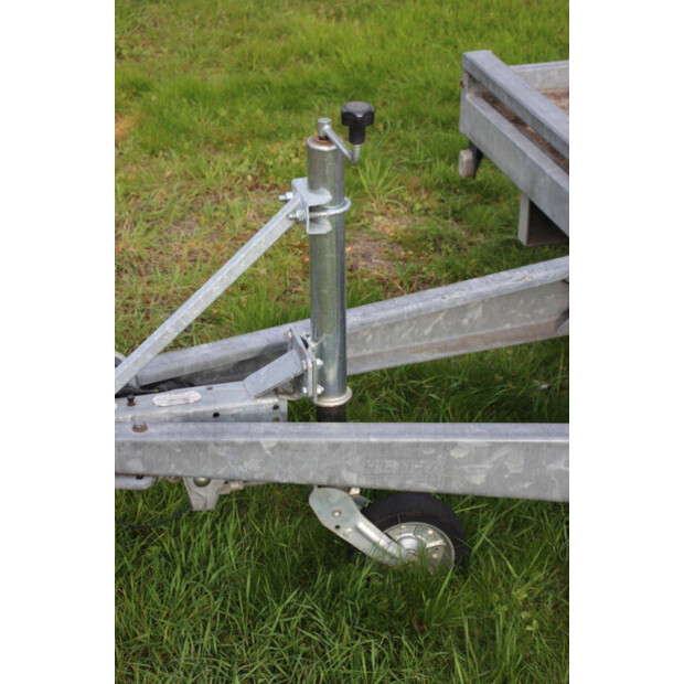 2004 هينرا AT20-46808951