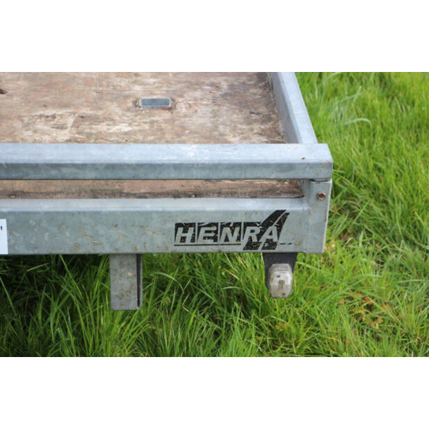 2004 هينرا AT20-46808953