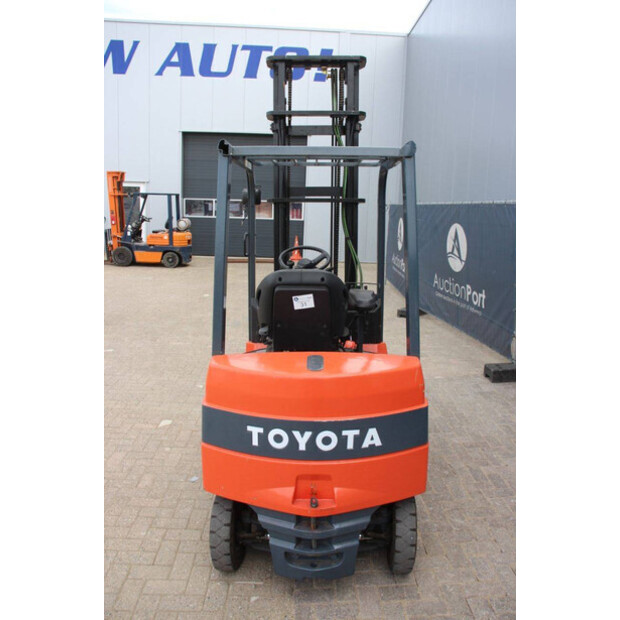 2004 Toyota 7FBMF20-46809010