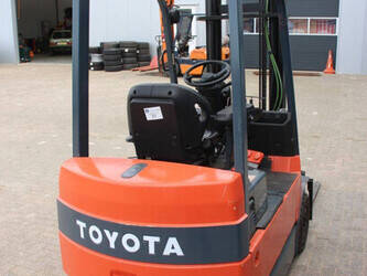 2004-toyota-7fbmf20-1447162-46809011