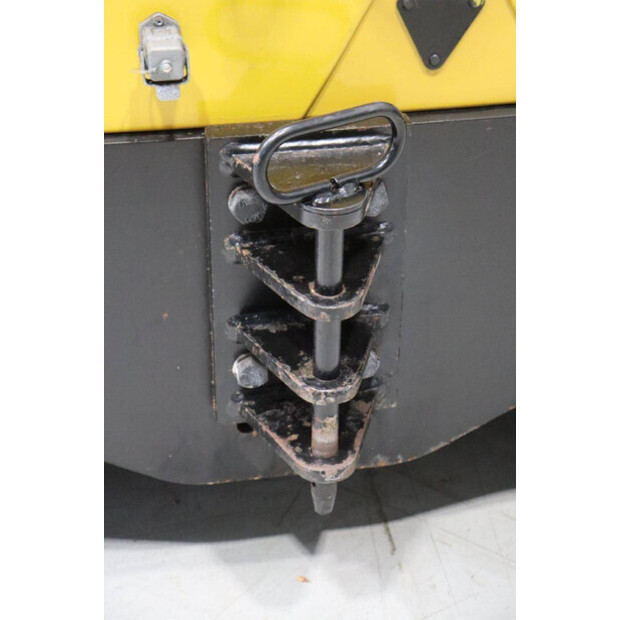 2018 يال MT70-46809243