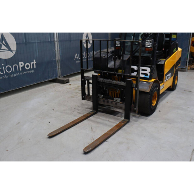 2016 جيه سي بي 35D-46809424