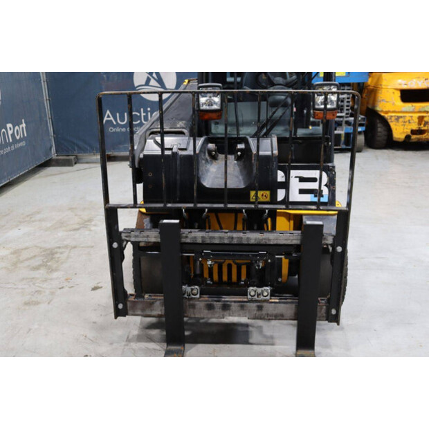 2016 جيه سي بي 35D-46809427