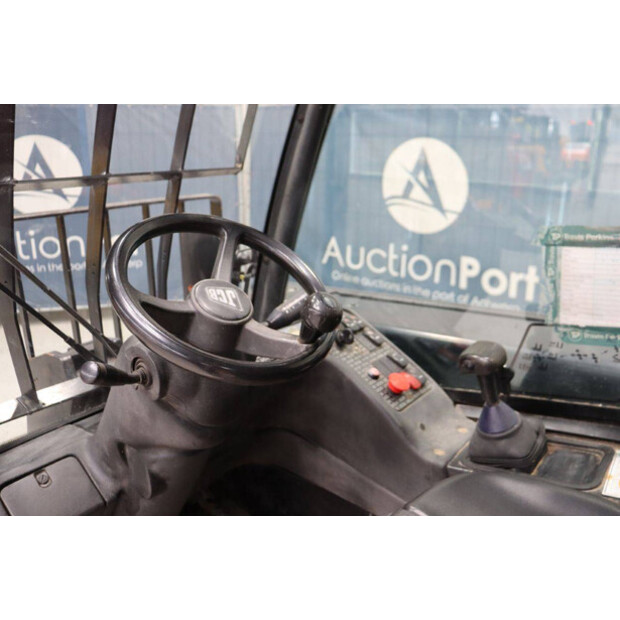 2016 جيه سي بي 35D-46809439