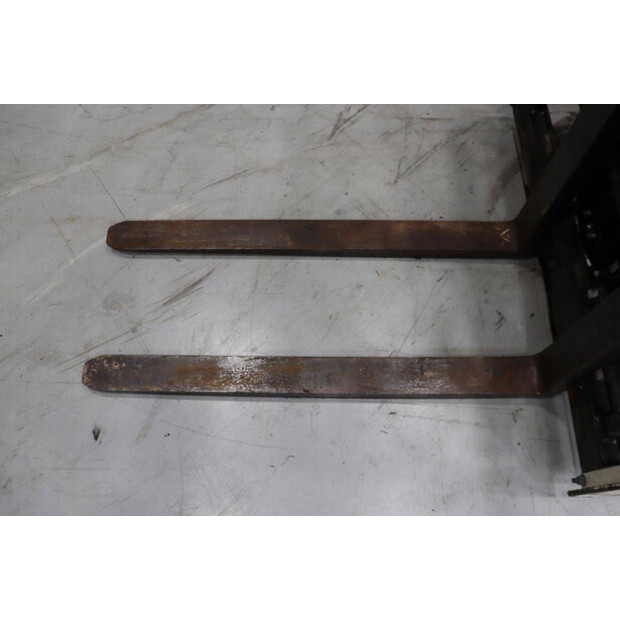 2011 يال GDP35VX-46809710