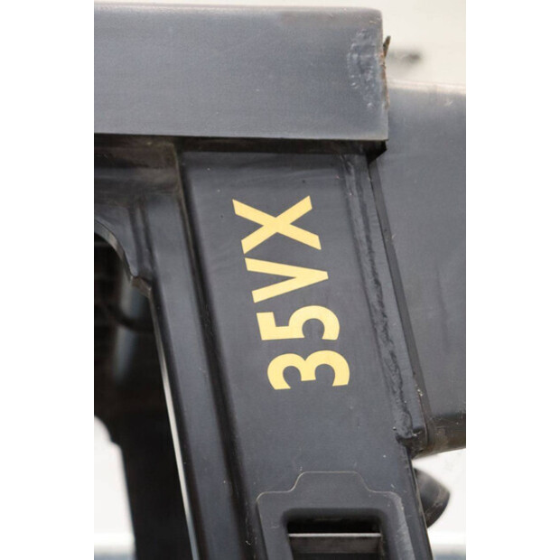 2011 يال GDP35VX-46809716