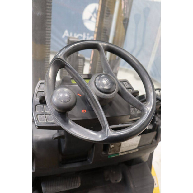 2011 يال GDP35VX-46809724