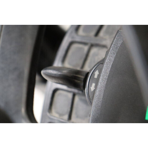 2011 يال GDP35VX-46809726