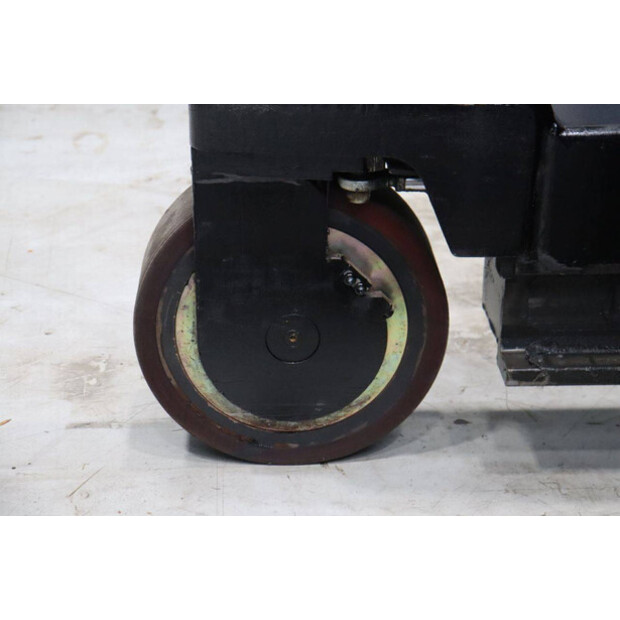 2008 BT FRE270-46810774