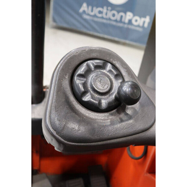 2008 BT FRE270-46810779